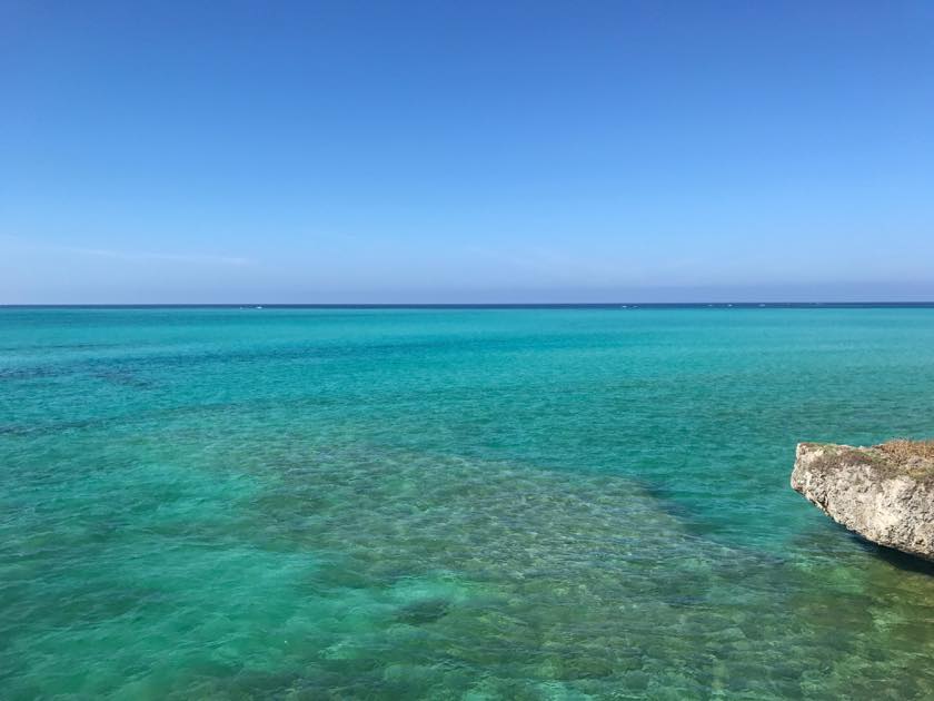 池間島近くの橋から見える海