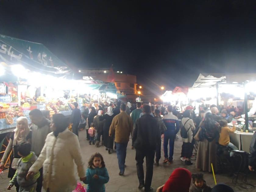 夜のモロッコの市場
